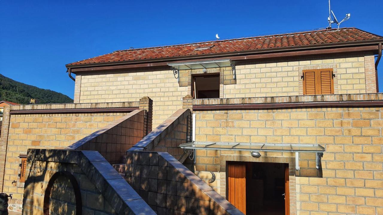 Spicchio Di Luna - Casa Vacanze Albiano Magra Exterior photo