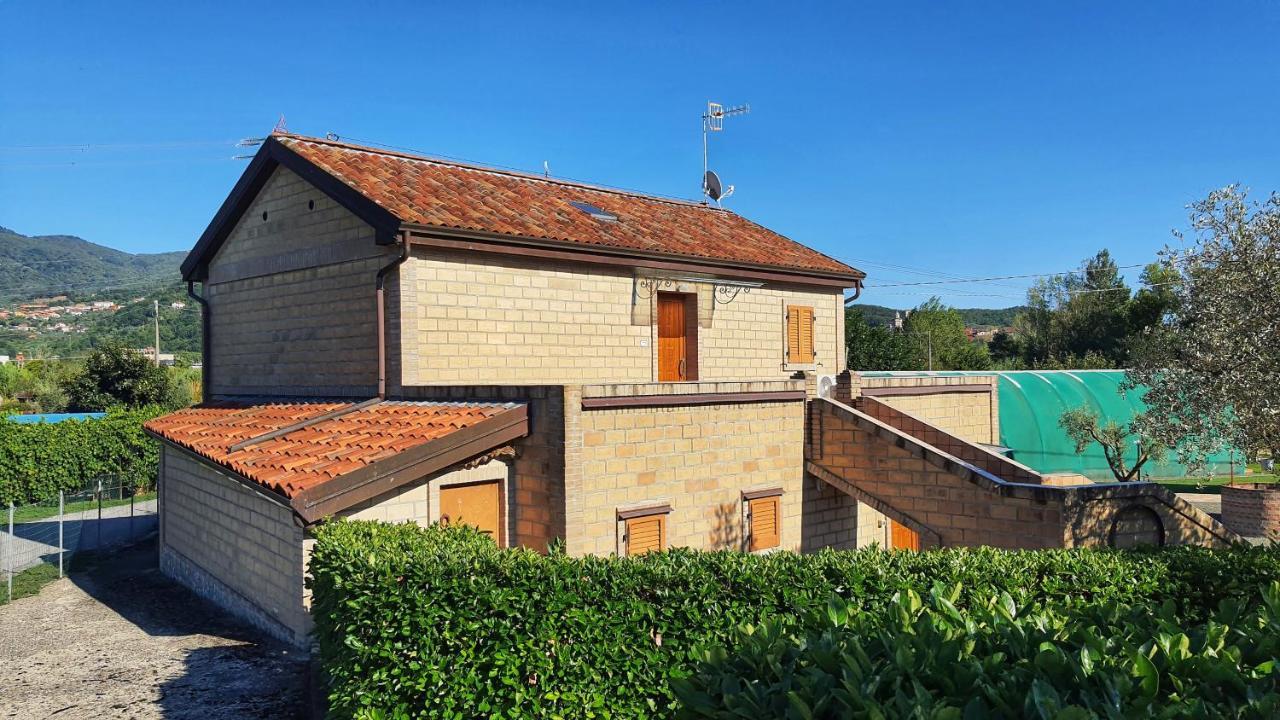 Spicchio Di Luna - Casa Vacanze Albiano Magra Exterior photo