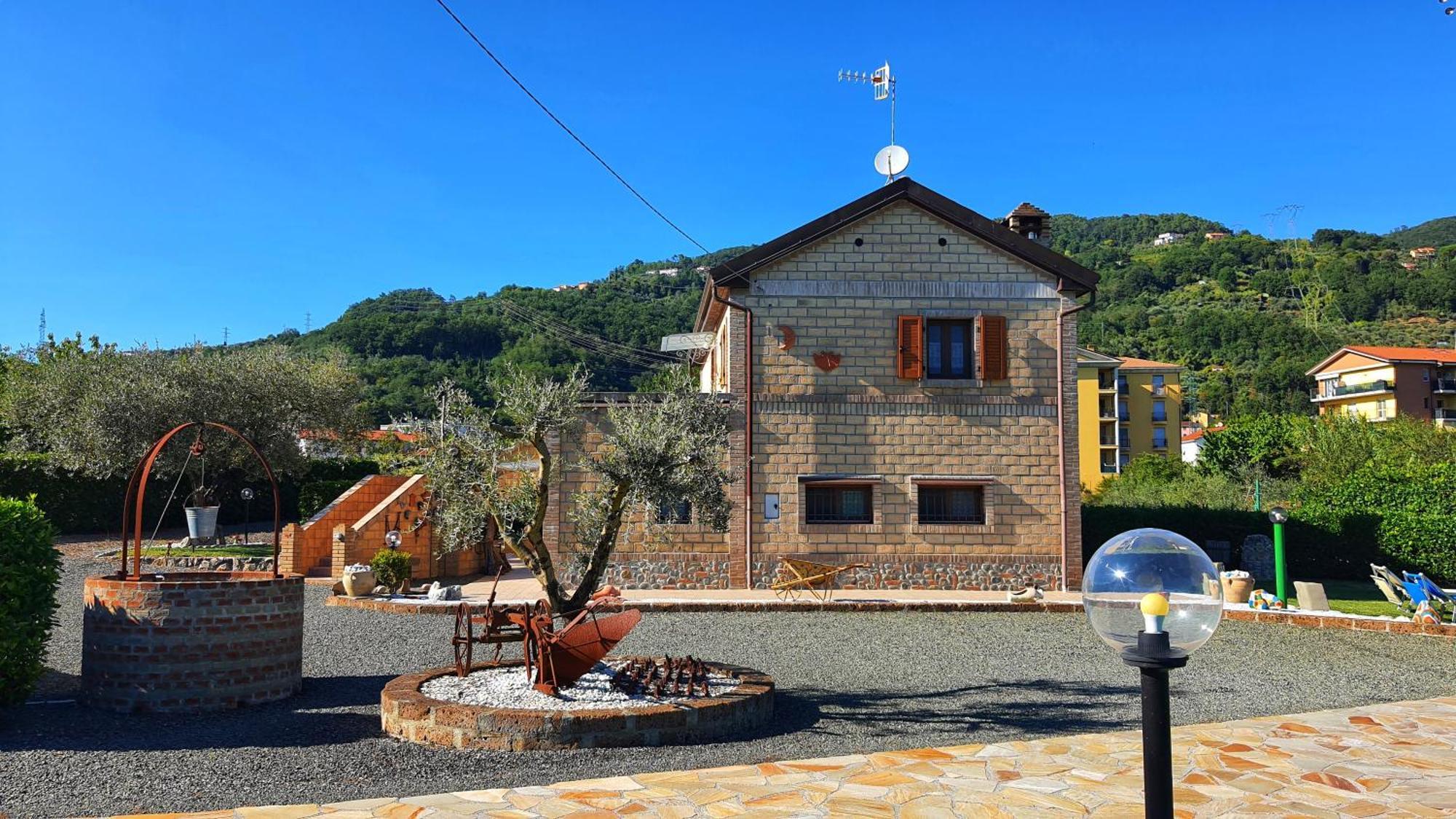 Spicchio Di Luna - Casa Vacanze Albiano Magra Exterior photo