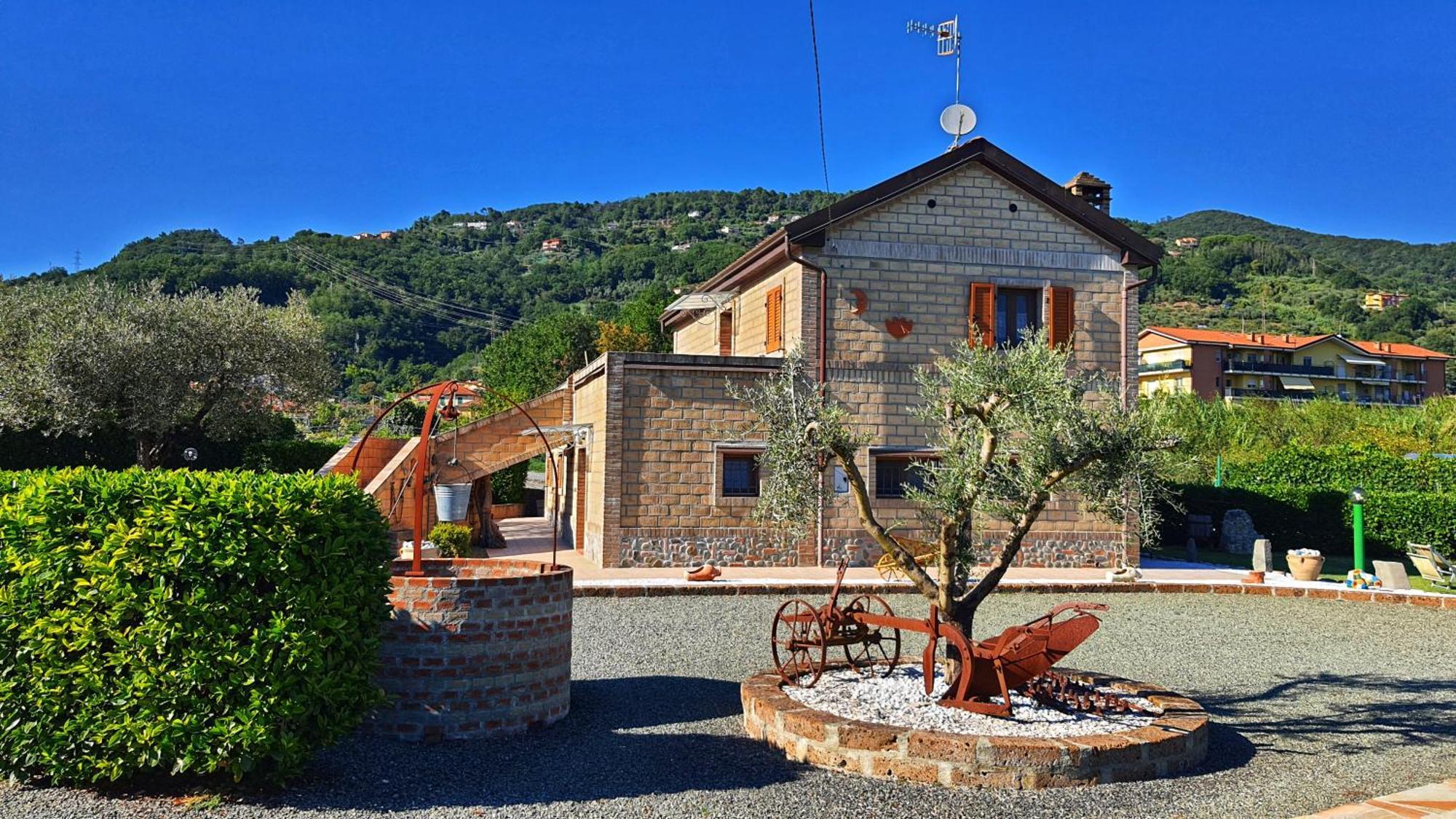 Spicchio Di Luna - Casa Vacanze Albiano Magra Exterior photo